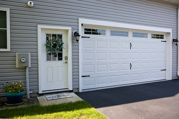 24/7 Emergency Garage Door Panel Replacement experts in Gatesville, TX